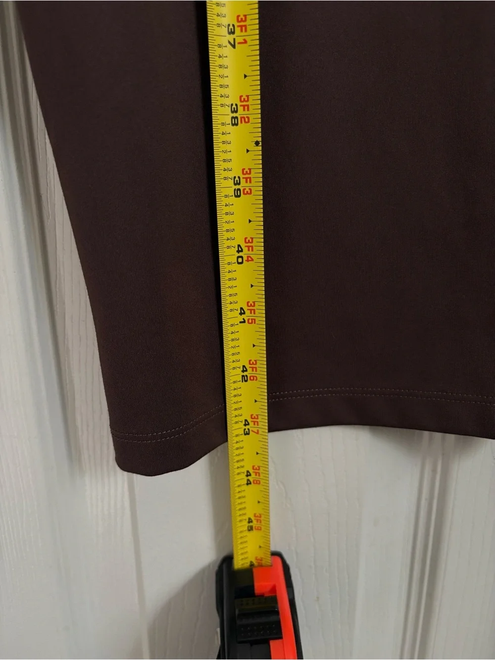 Women's Nike straight-leg sweatpants in dark brown